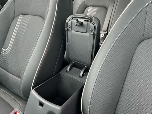 New 2025 Hyundai Venue Limited image 18