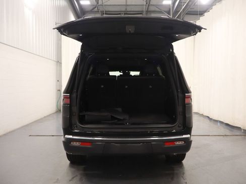 Used 2022 Jeep Wagoneer Series II AWD/4WD image 21