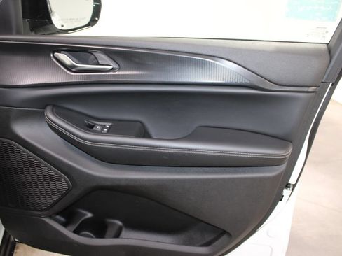 Used 2024 Jeep Grand Cherokee L Altitude AWD/4WD image 26