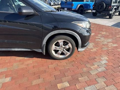 Used 2017 Honda HR-V LX image 17