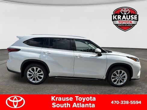 New 2026 Toyota Highlander AWD image 9