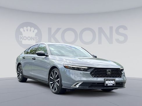 Used 2024 Honda Accord Touring image 2