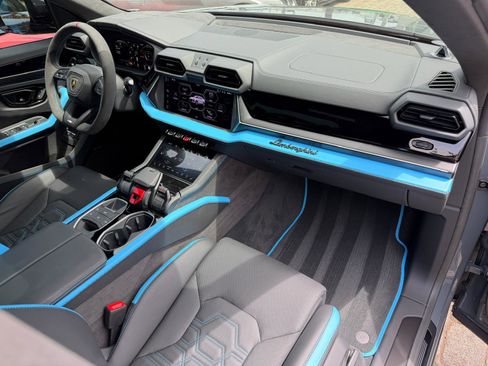 Used 2025 Lamborghini Urus SE image 47