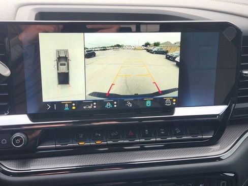 Used 2025 Chevrolet Silverado 2500 ZR2 w/ Technology Package image 6