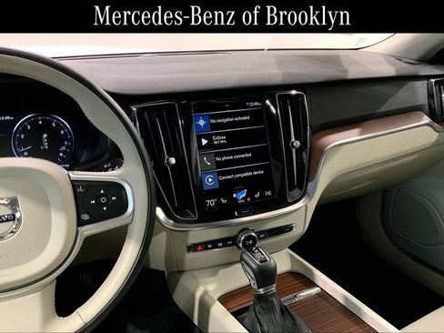 Used 2021 Volvo S60 T5 Momentum image 6