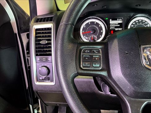 Used 2020 RAM 1500 Classic SLT AWD/4WD image 12
