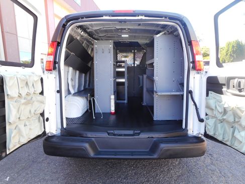 Used 2016 Chevrolet Express 2500 RWD image 16