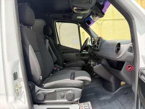 Used 2021 Mercedes-Benz Sprinter 2500 image 14