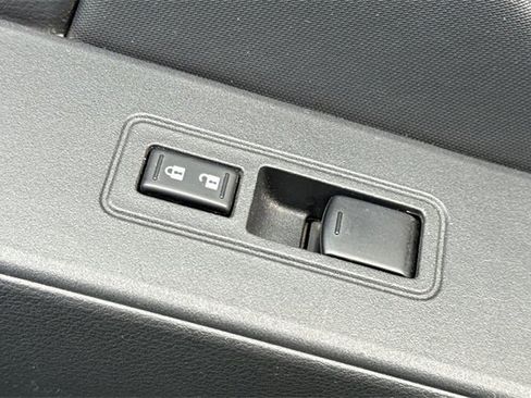 Used 2023 Nissan Frontier SV image 22