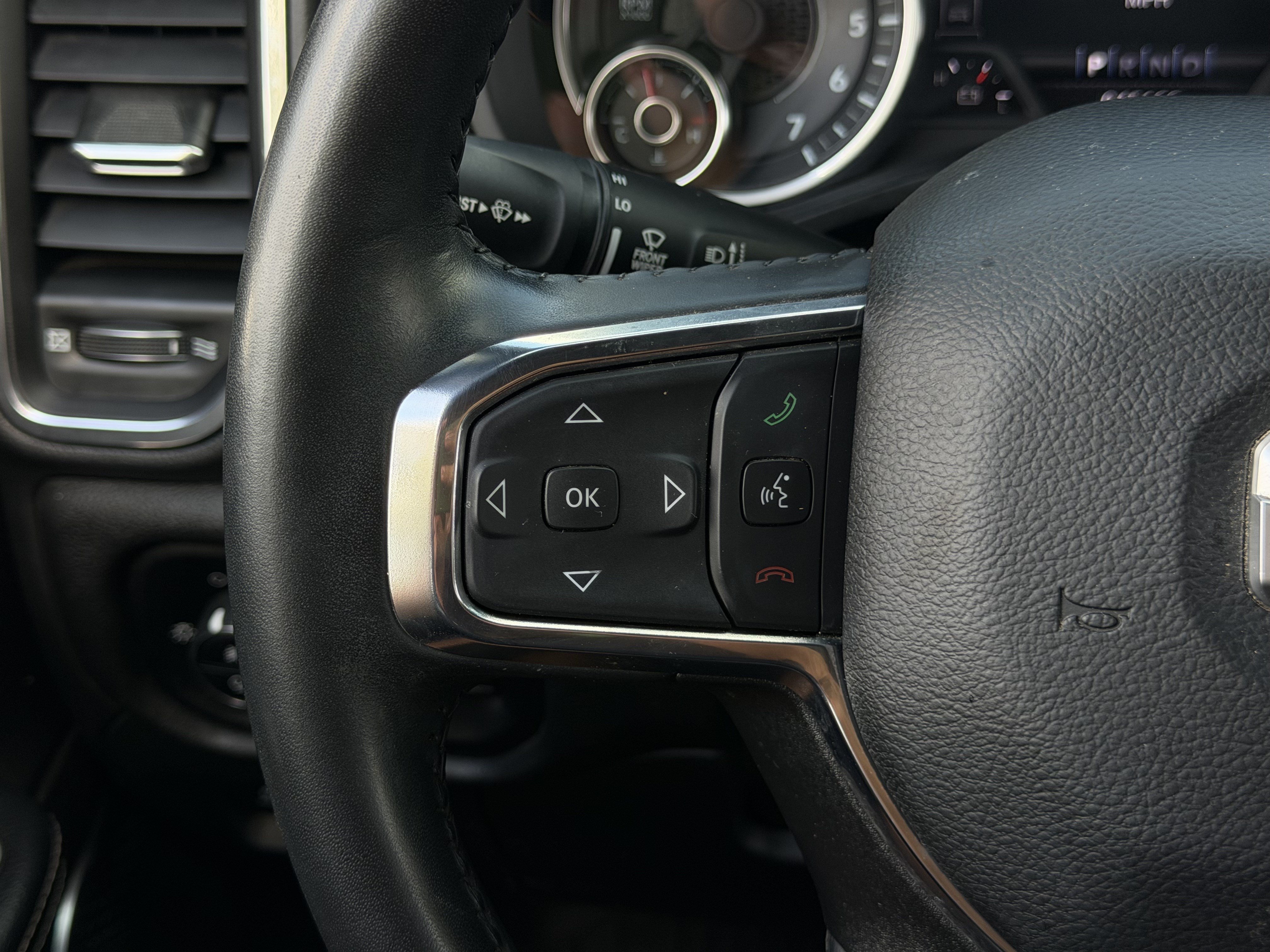 Used 2024 RAM 1500 Laramie AWD/4WD image 18
