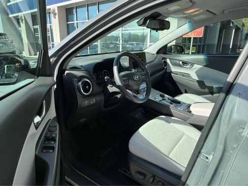 Used 2023 Hyundai Kona SE image 3