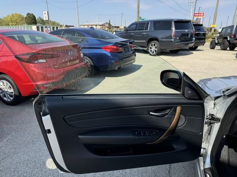 Used 2011 BMW 135i Convertible image 22