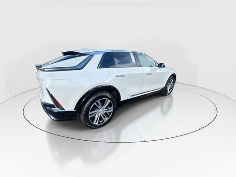 Used 2025 Cadillac Lyriq Luxury w/ LPO, Floor Liner Package RWD image 8
