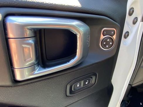 Used 2023 Jeep Gladiator Overland w/ Popular Equipment Package AWD/4WD image 18