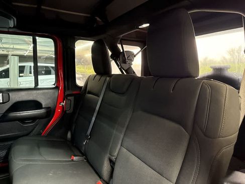 Used 2018 Jeep Wrangler Unlimited Sahara AWD/4WD image 22