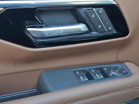 New 2026 Chevrolet Suburban High Country RWD image 8