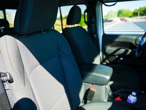 Used 2022 Jeep Gladiator Willys image 31