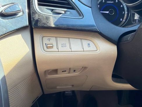 Used 2012 Hyundai Azera FWD image 19