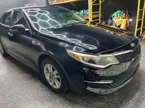 Used 2018 Kia Optima LX FWD image 2