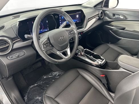 Used 2025 Chevrolet Trax ACTIV w/ Driver Confidence Package FWD image 9