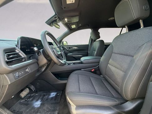 Used 2025 Chevrolet Traverse LT image 10