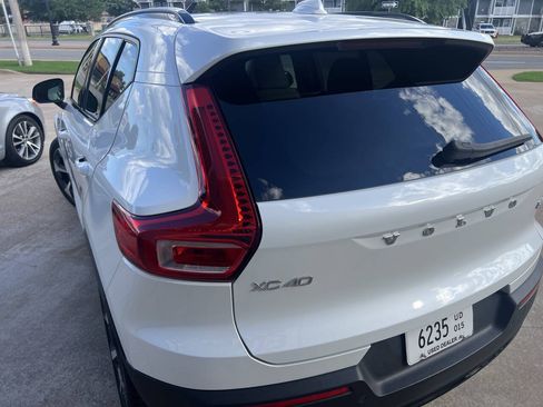 Used 2023 Volvo XC40 B4 Ultimate FWD image 7
