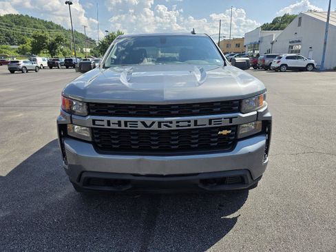 Used 2020 Chevrolet Silverado 1500 Custom w/ Custom Value Package AWD/4WD image 2