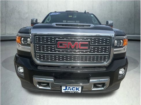 Used 2019 GMC Sierra 2500 Denali w/ Duramax Plus Package AWD/4WD image 11