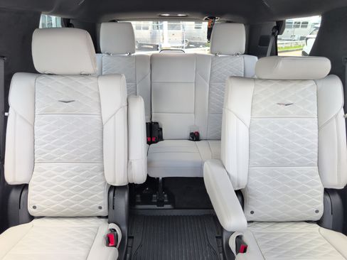 New 2026 Cadillac Escalade Platinum Luxury w/ LPO, Floor Liner Package AWD/4WD image 29