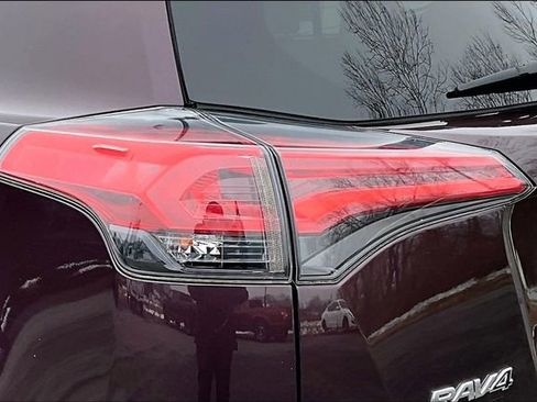 Used 2018 Toyota RAV4 LE w/ Carpet Mat Package image 28