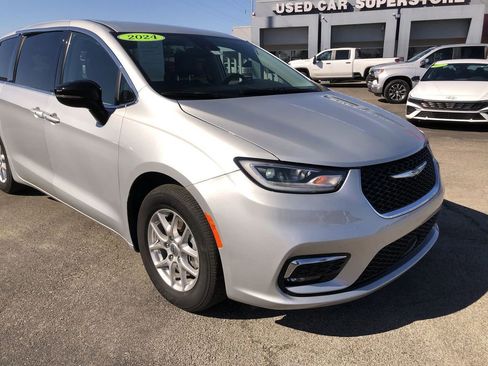 Used 2024 Chrysler Pacifica Touring-L FWD image 7