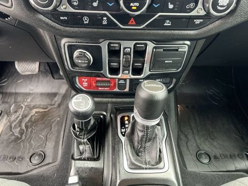 Used 2025 Jeep Gladiator Sport AWD/4WD image 30