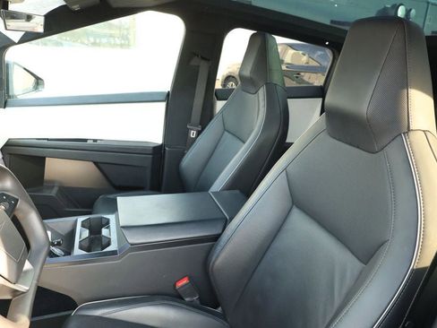 Used 2024 Tesla Cybertruck AWD Crew Cab image 23