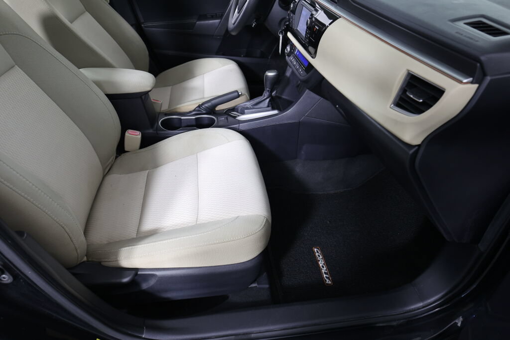 Used 2014 Toyota Corolla LE FWD image 26