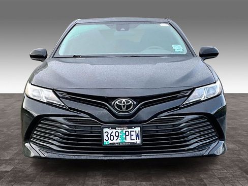 Used 2019 Toyota Camry LE image 5