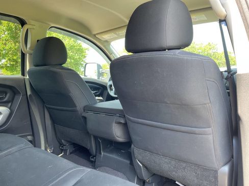 Used 2017 Nissan Titan SV image 25
