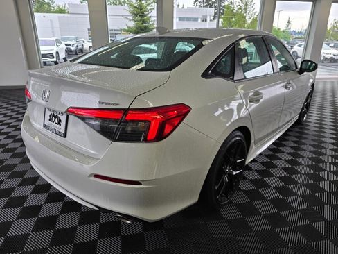 Used 2023 Honda Civic Sport image 3