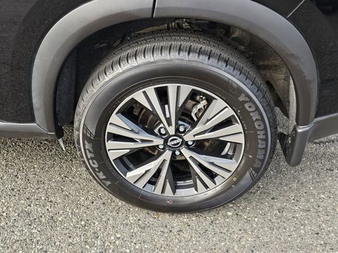 Certified 2023 Nissan Rogue SV image 9