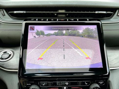 Certified 2023 Jeep Grand Cherokee Limited AWD/4WD image 14