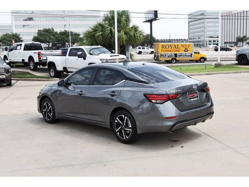 Used 2025 Nissan Sentra SV FWD image 4
