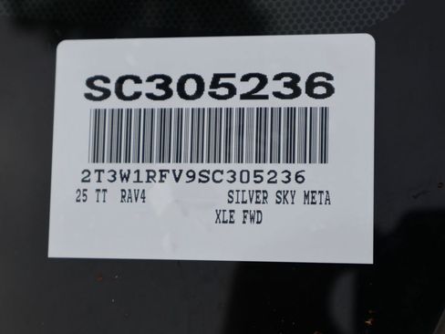 Used 2025 Toyota RAV4 XLE image 7