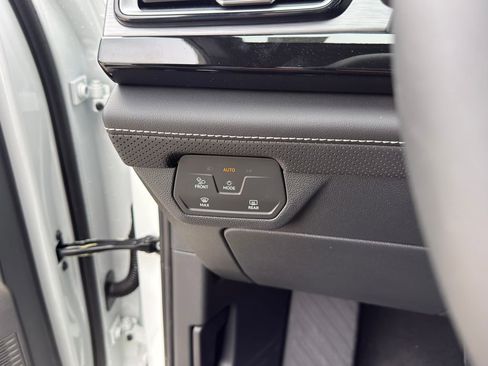 New 2026 Volkswagen Atlas Cross Sport SE FWD image 23
