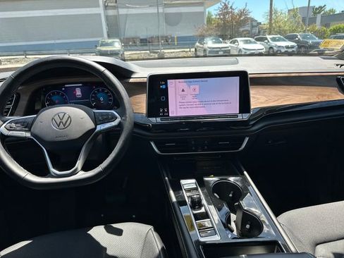 Certified 2024 Volkswagen Atlas SE AWD/4WD image 16