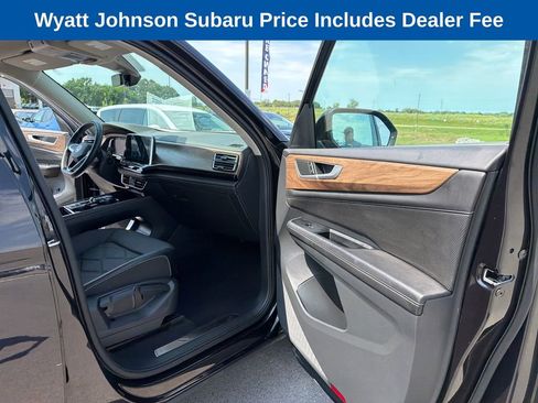 Used 2025 Volkswagen Atlas SE AWD/4WD image 30