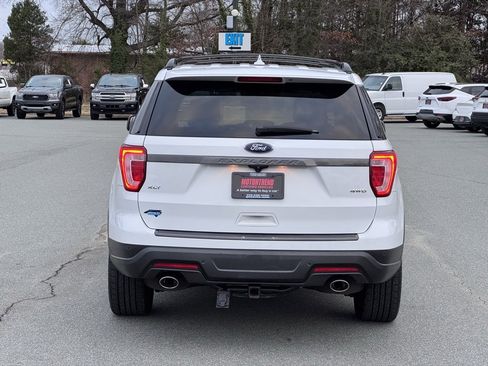Used 2018 Ford Explorer XLT w/ Equipment Group 202A image 4