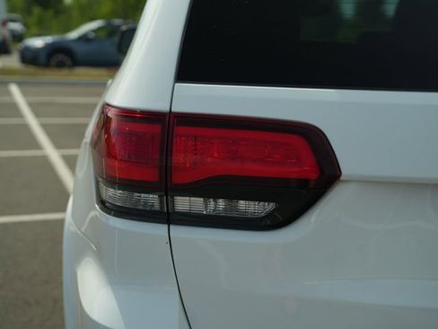 Used 2018 Jeep Grand Cherokee Altitude RWD image 39