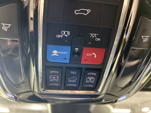 Used 2023 Jeep Grand Wagoneer Series III image 23