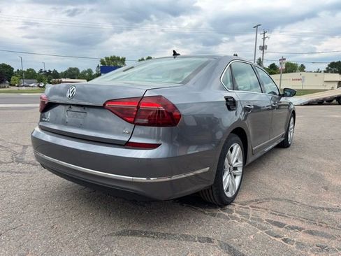 Used 2017 Volkswagen Passat 1.8T SE FWD image 7