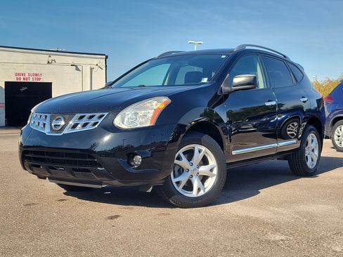 Used 2011 Nissan Rogue SV image 1