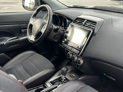 Used 2024 Mitsubishi Outlander Sport SE image 11